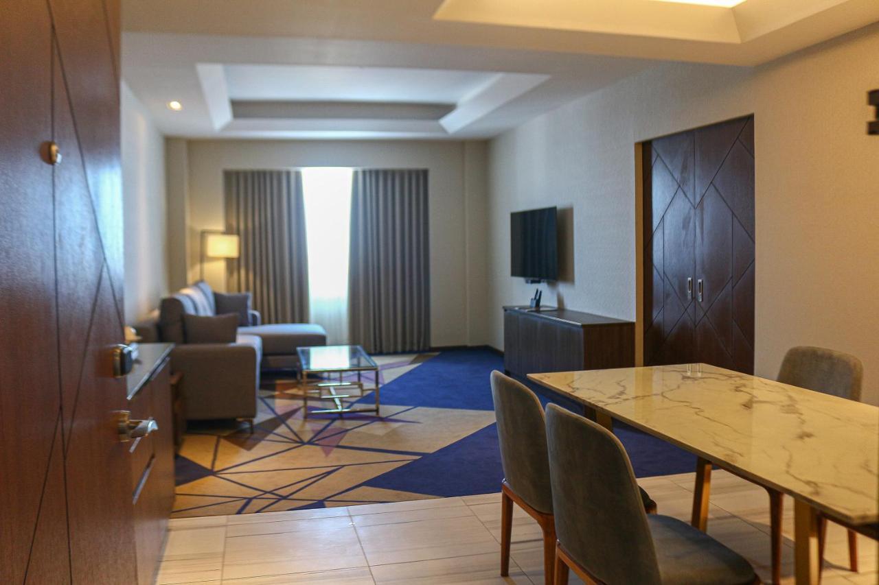 Luxent Hotel Quezon City Exterior foto