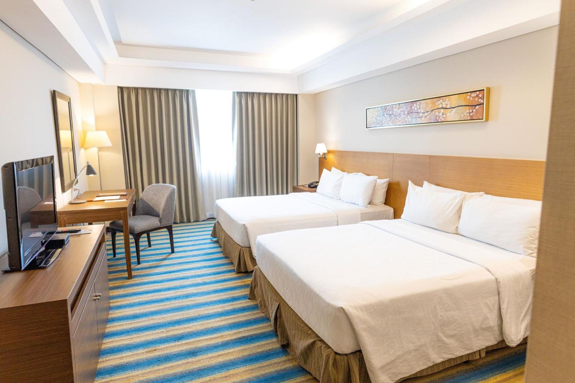 Luxent Hotel Quezon City Exterior foto