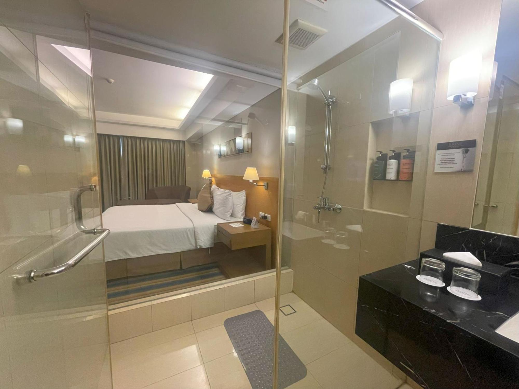 Luxent Hotel Quezon City Exterior foto