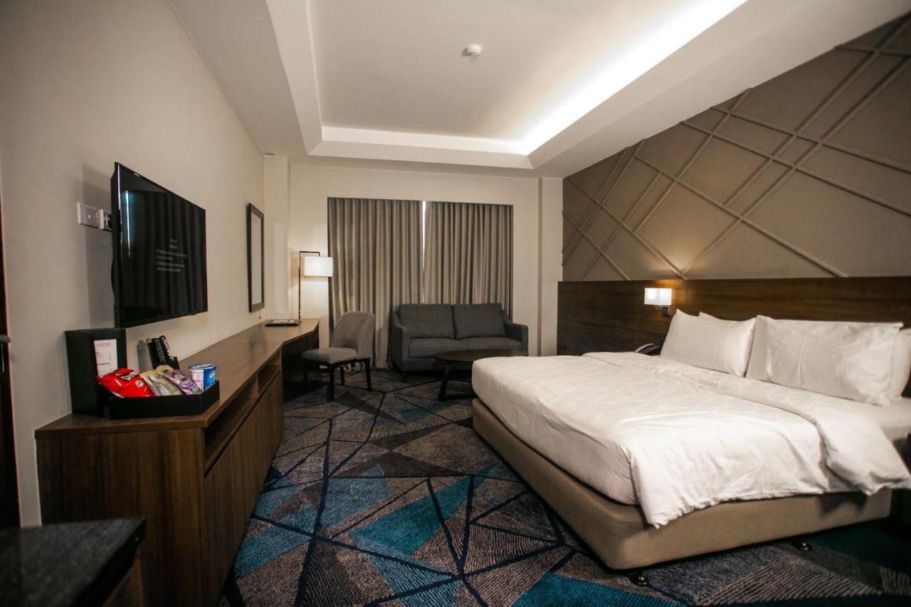 Luxent Hotel Quezon City Exterior foto