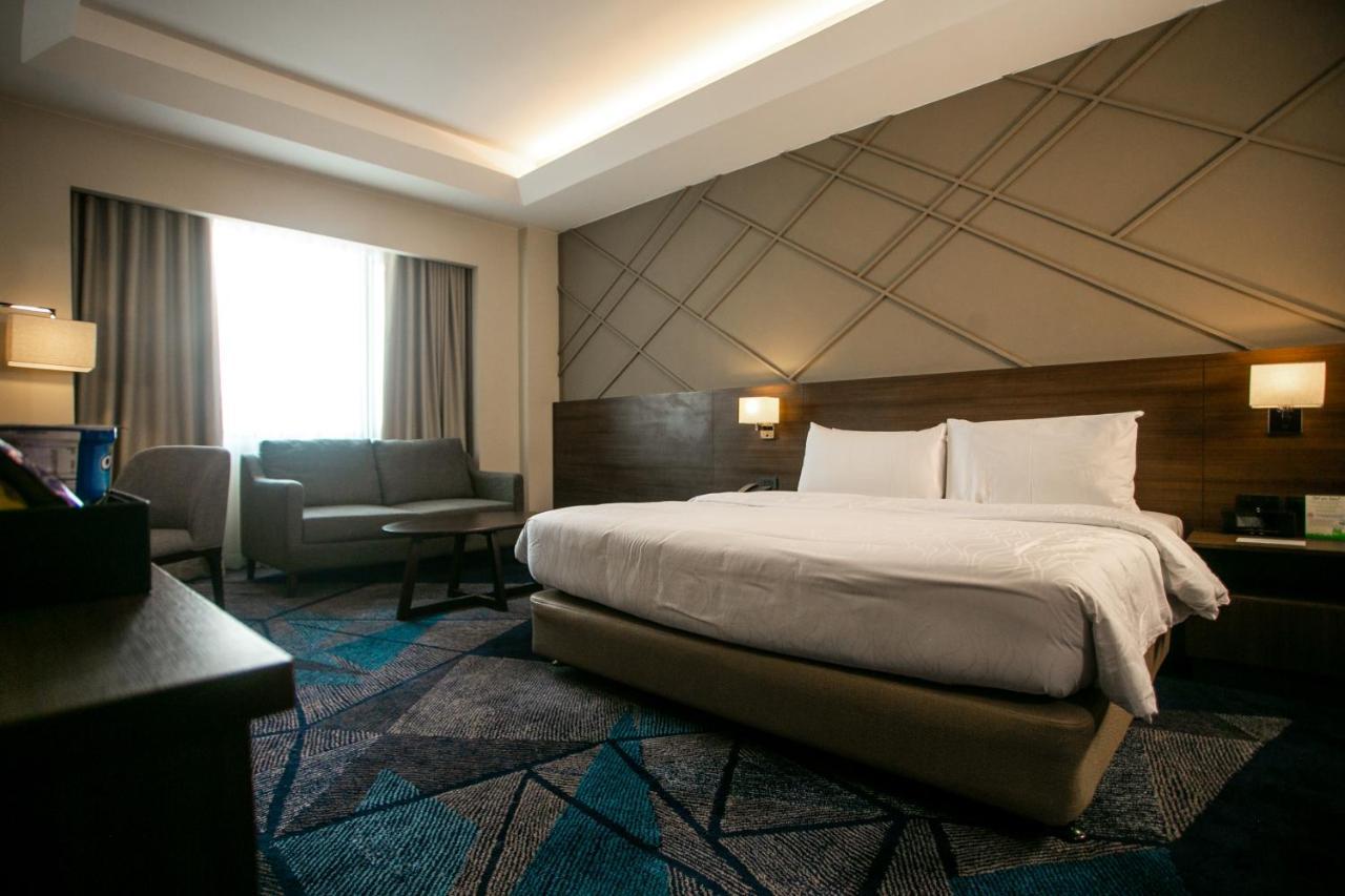 Luxent Hotel Quezon City Exterior foto