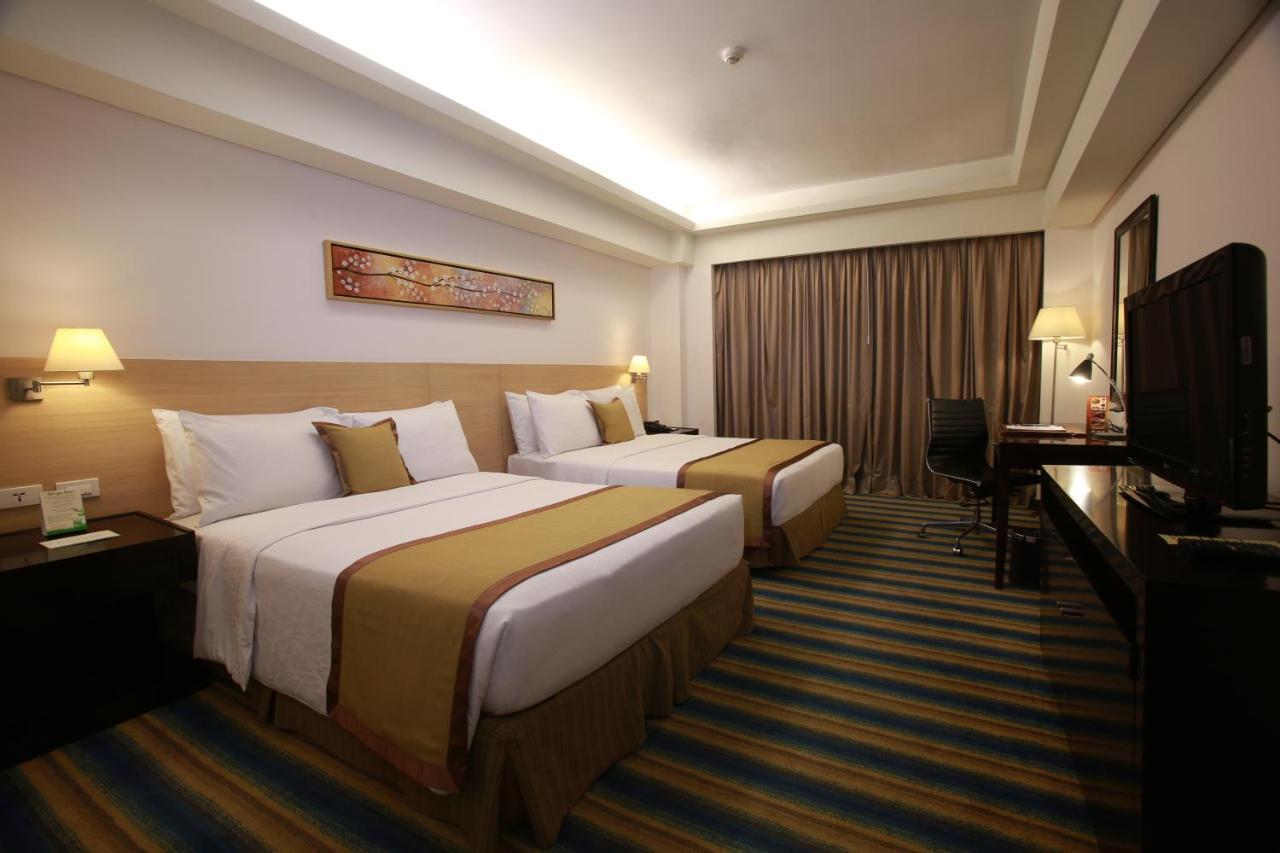 Luxent Hotel Quezon City Exterior foto